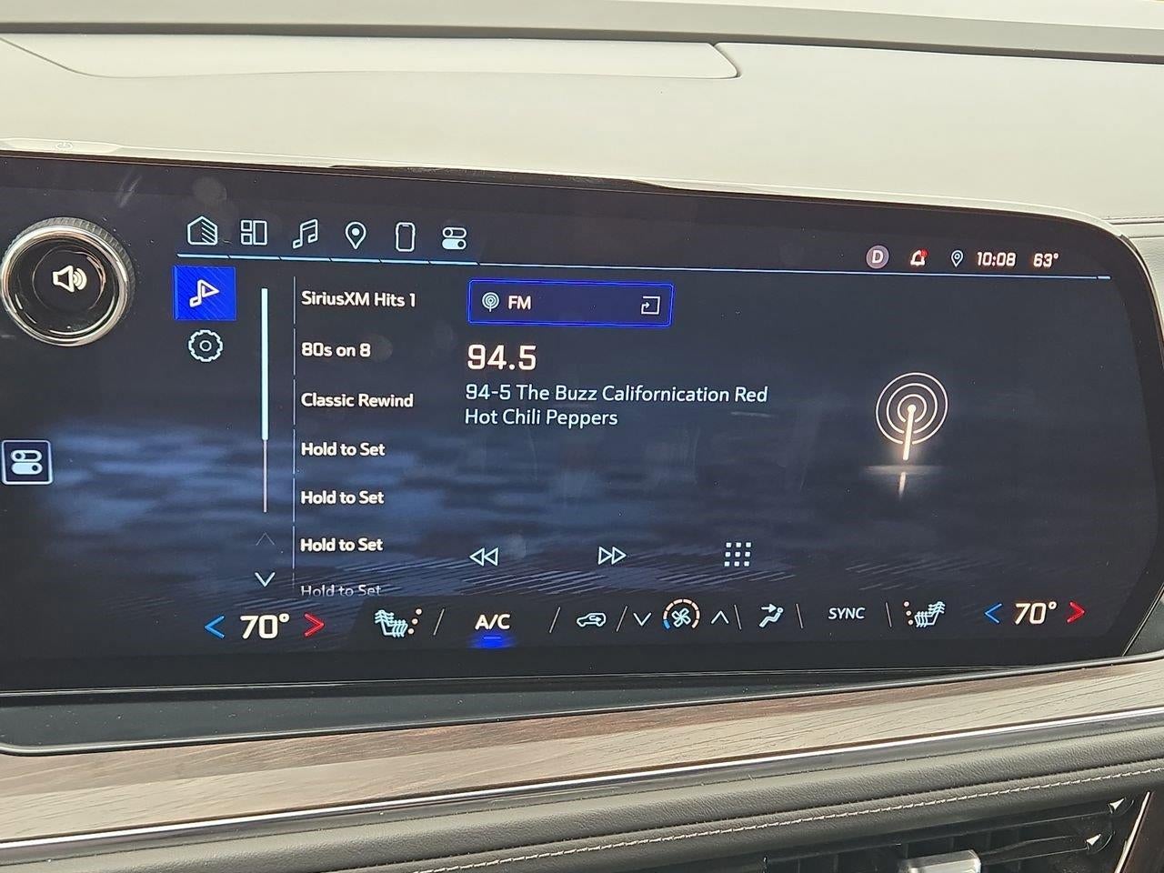 2025 Chevrolet Suburban LT