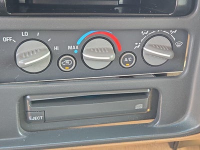 1995 GMC Sierra 1500 Club Cpe 141.5" WB