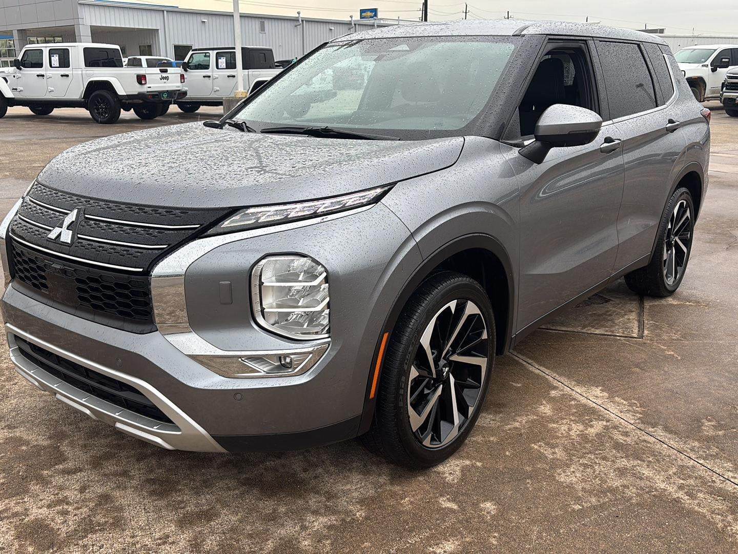 2024 Mitsubishi Outlander SE