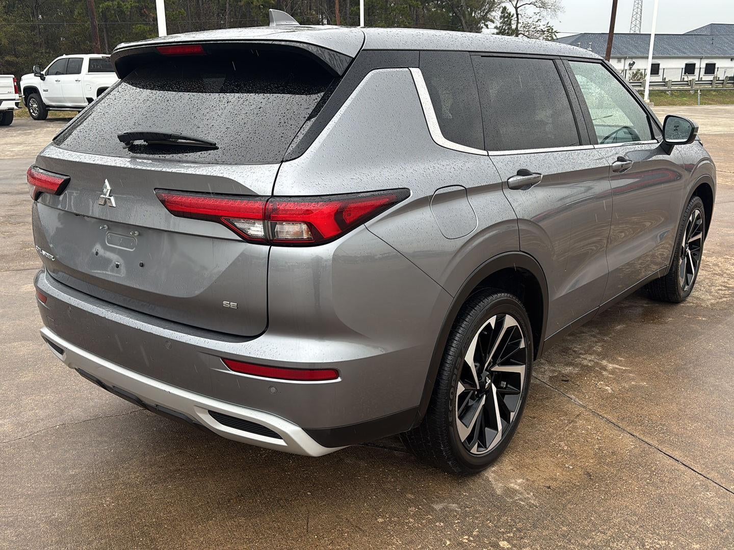 2024 Mitsubishi Outlander SE