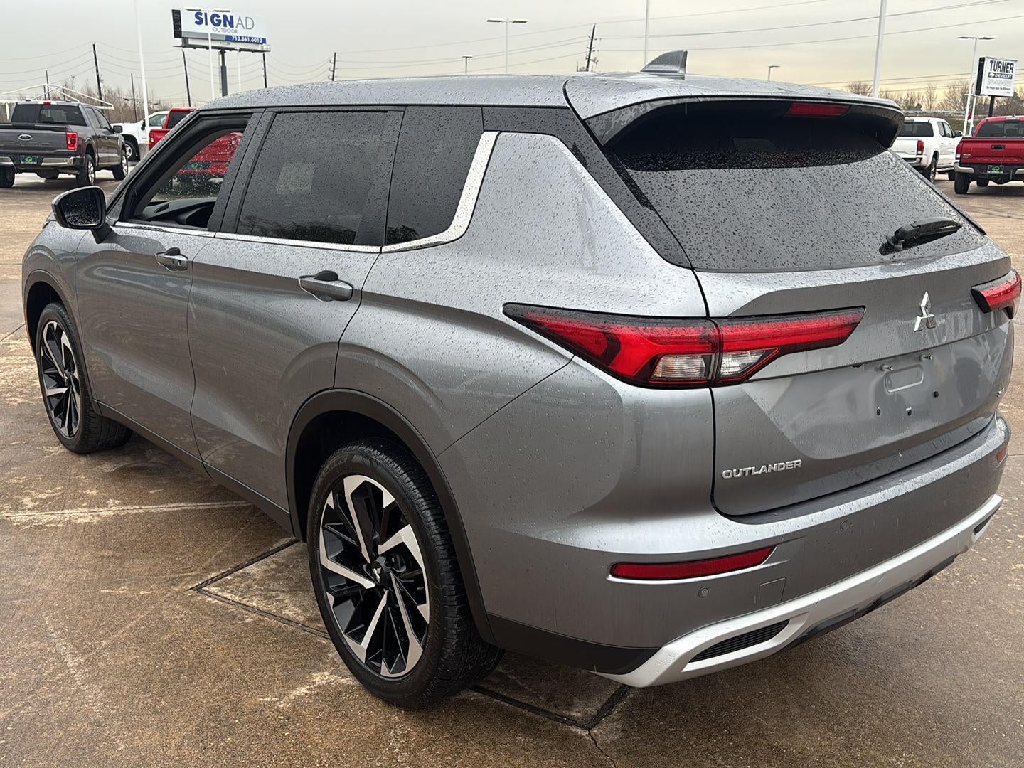 2024 Mitsubishi Outlander SE
