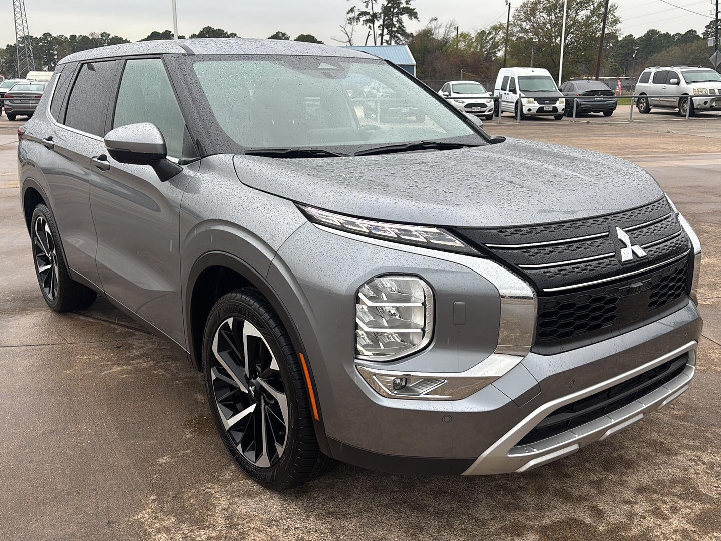 2024 Mitsubishi Outlander SE