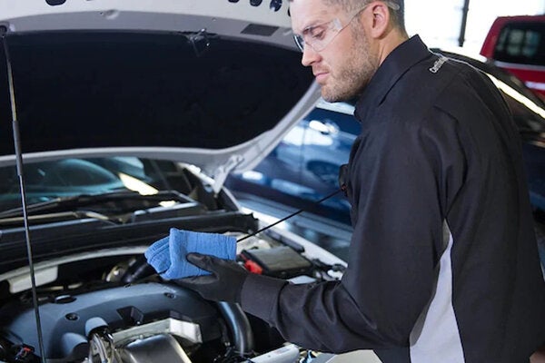 car service man changing engine oil